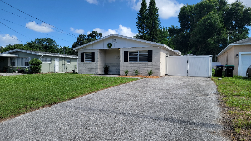 2000 White Ave - Photo 3 of 17