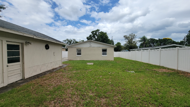 2000 White Ave - Photo 5 of 17