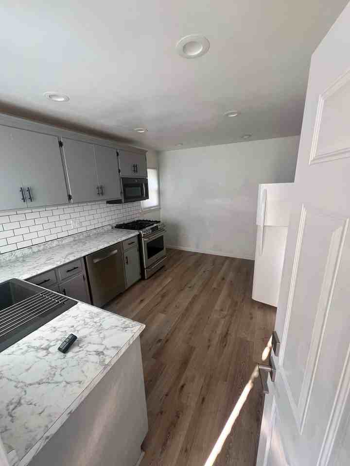 4672 N 126th St - Photo 2 of 14