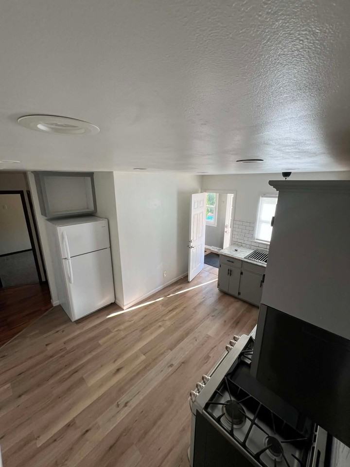 4672 N 126th St - Photo 3 of 14