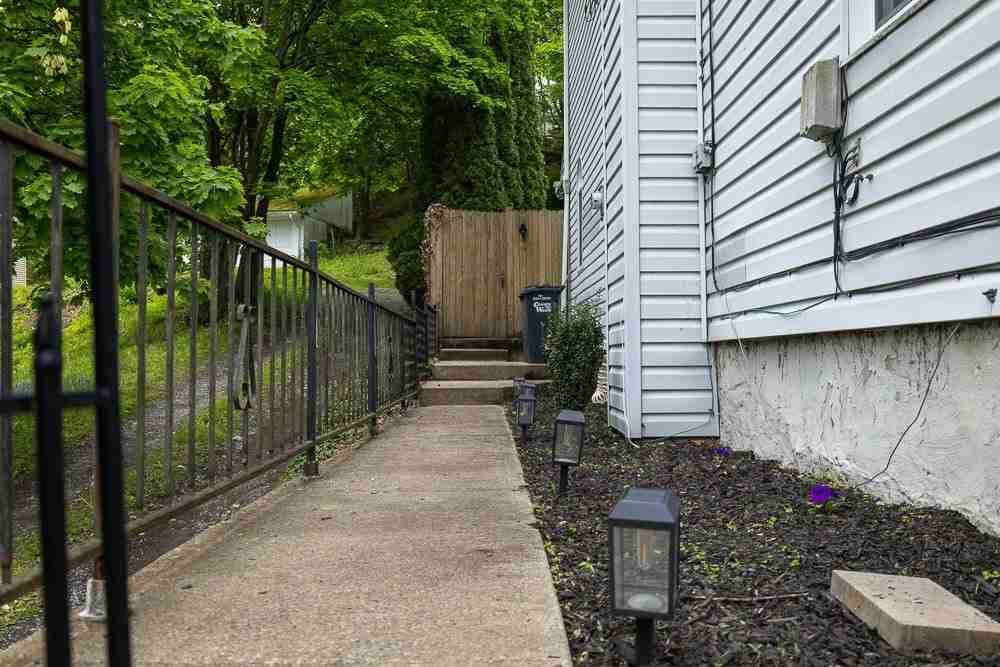 221 Center St - Photo 4 of 20