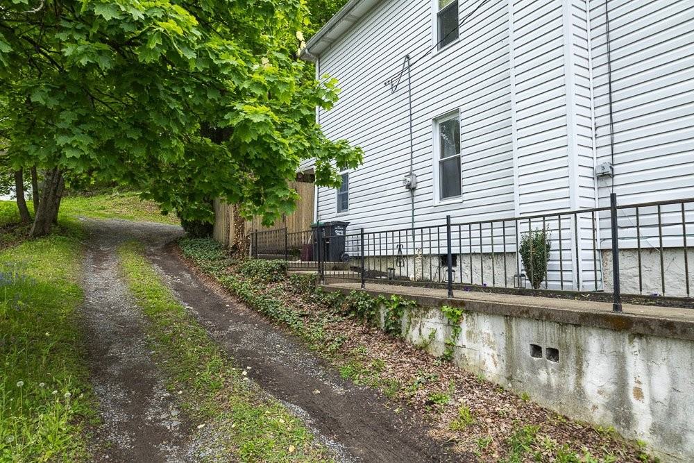 221 Center St - Photo 5 of 20