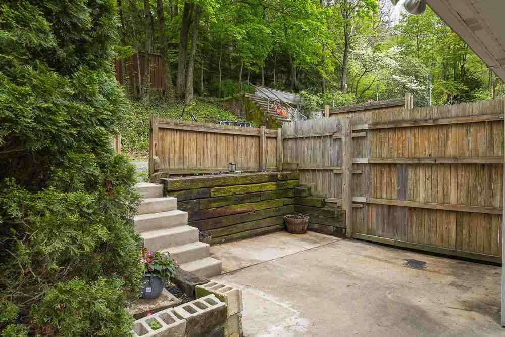 221 Center St - Photo 7 of 20