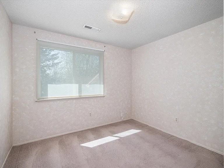 214 Walker Dr - Photo 2 of 5