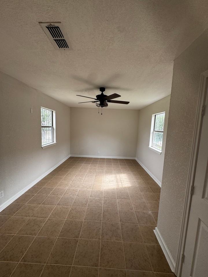 3439 Twining Dr - Photo 2 of 9