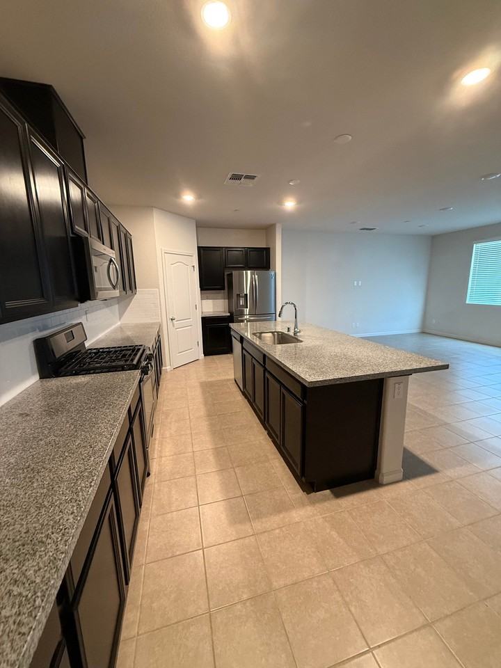 351 Sacramento St - Photo 6 of 19