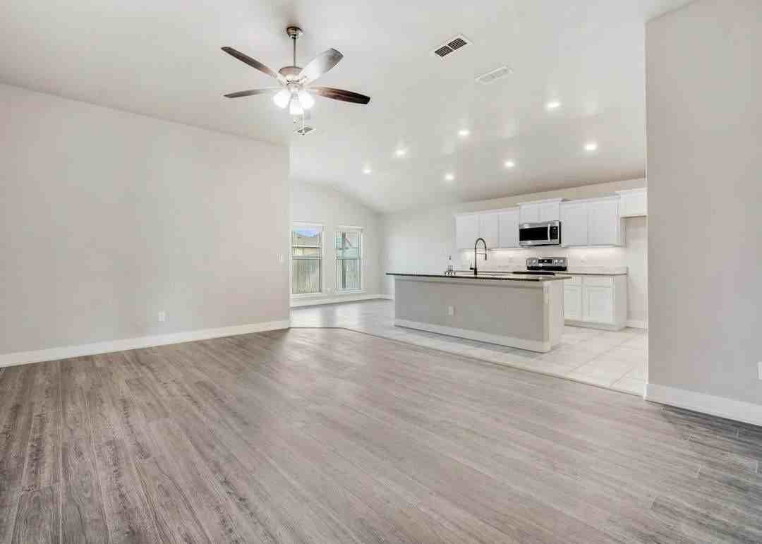 13818 Red Springs Ave - Photo 5 of 22