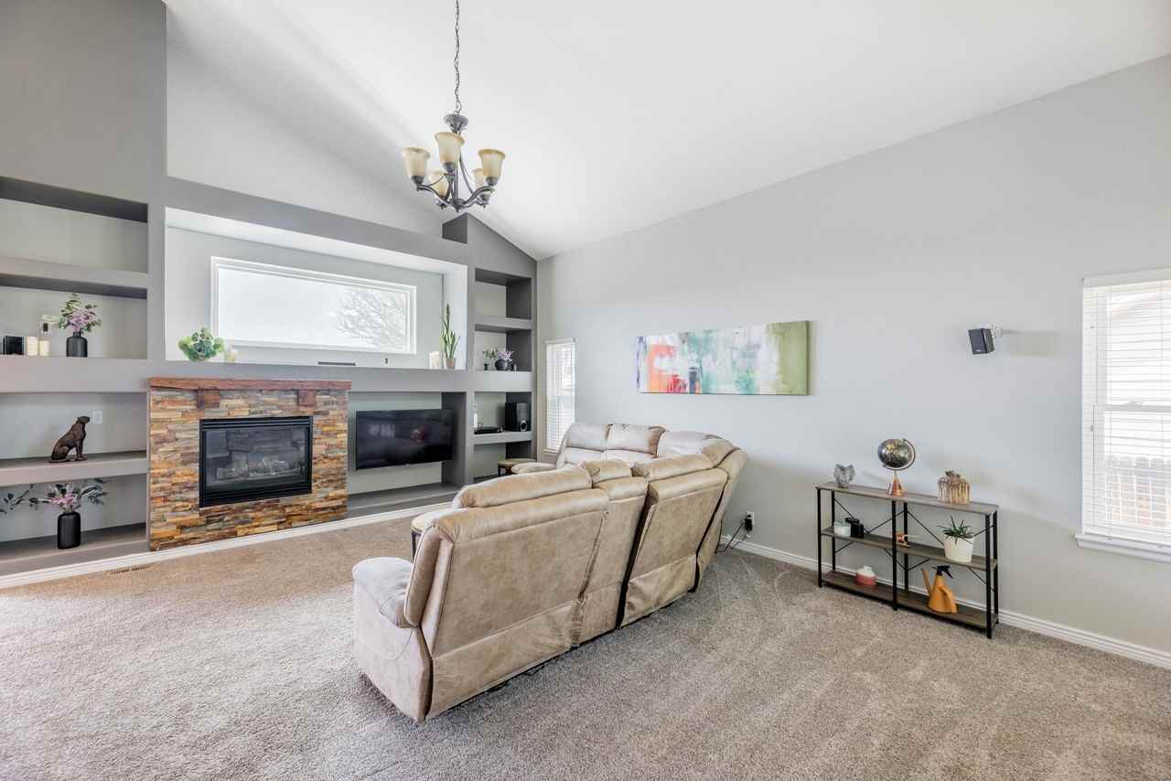 4722 Sutton St - Photo 3 of 20