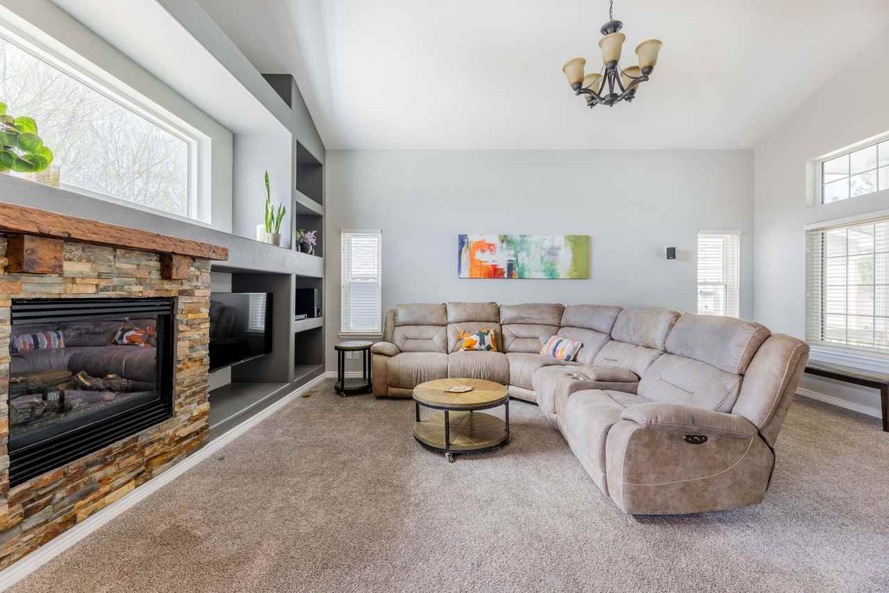 4722 Sutton St - Photo 4 of 20