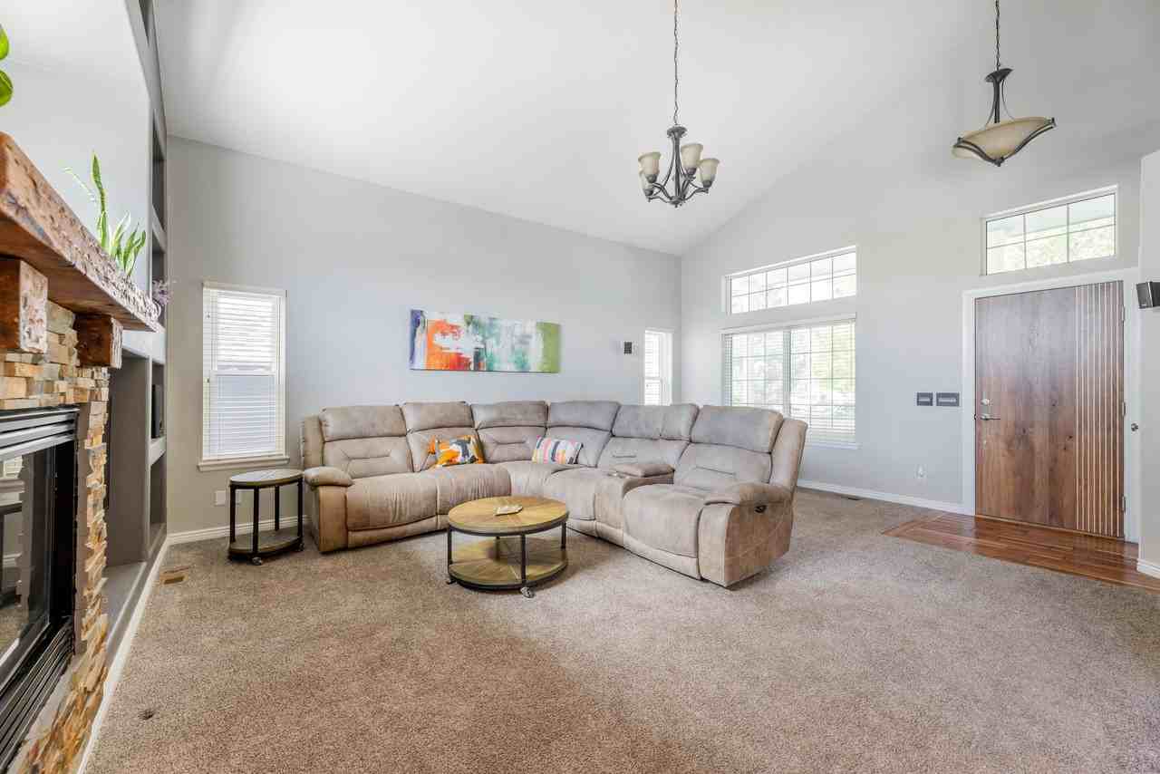 4722 Sutton St - Photo 5 of 20
