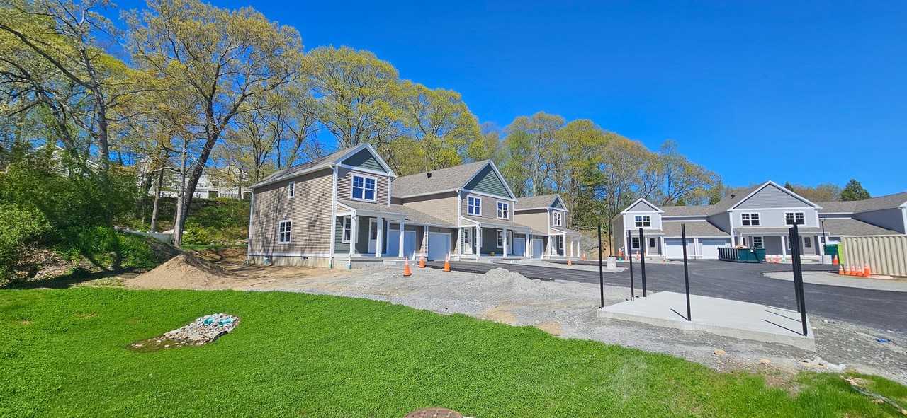 719 Putnam Pike - Photo 3 of 50