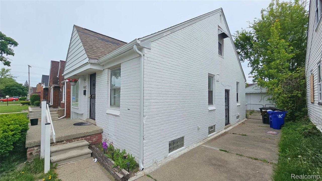 19610 Westphalia St - Photo 2 of 6