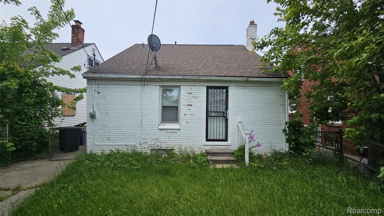 19610 Westphalia St - Photo 3 of 6