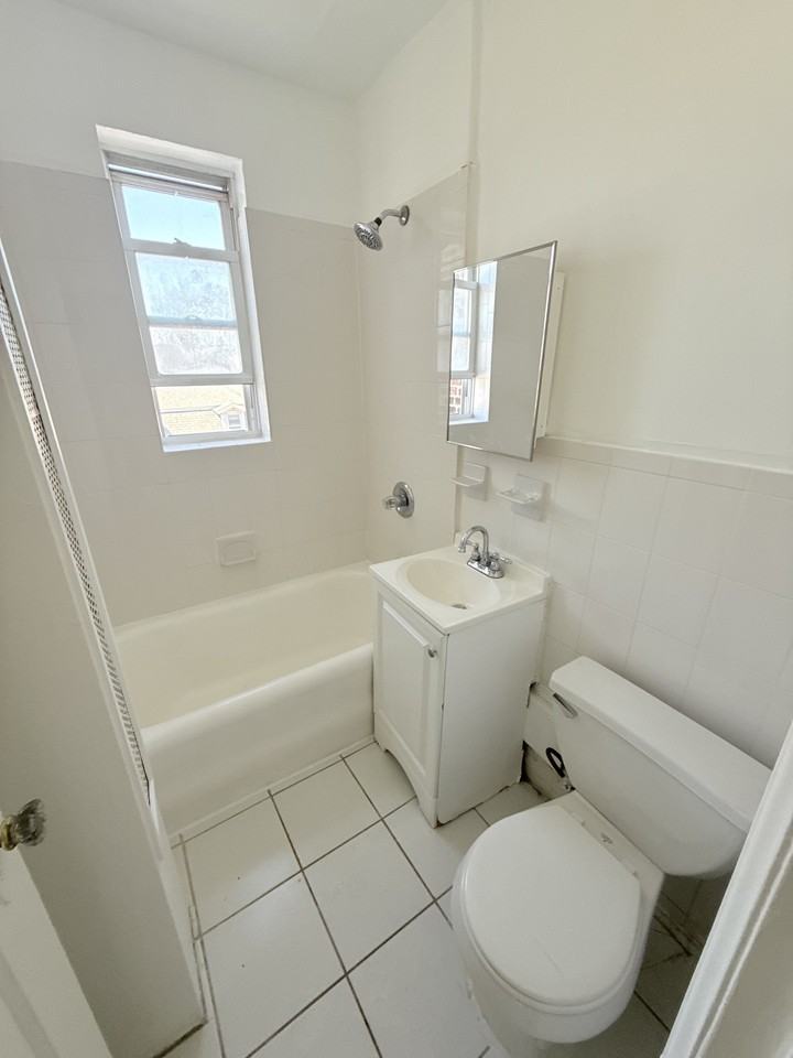 35 Kensington Ave #D2 - Photo 4 of 6