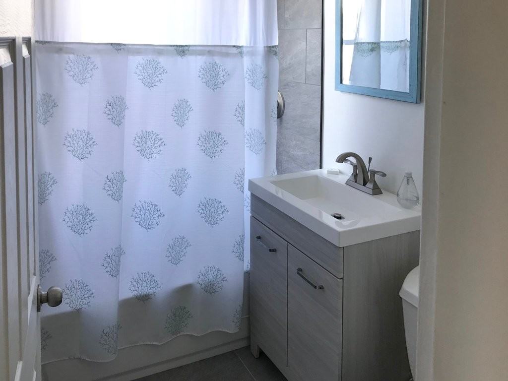 94 Harborview Ave #3 - Photo 4 of 9