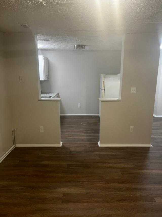 566 Glenwood Ave #5 - Photo 3 of 9