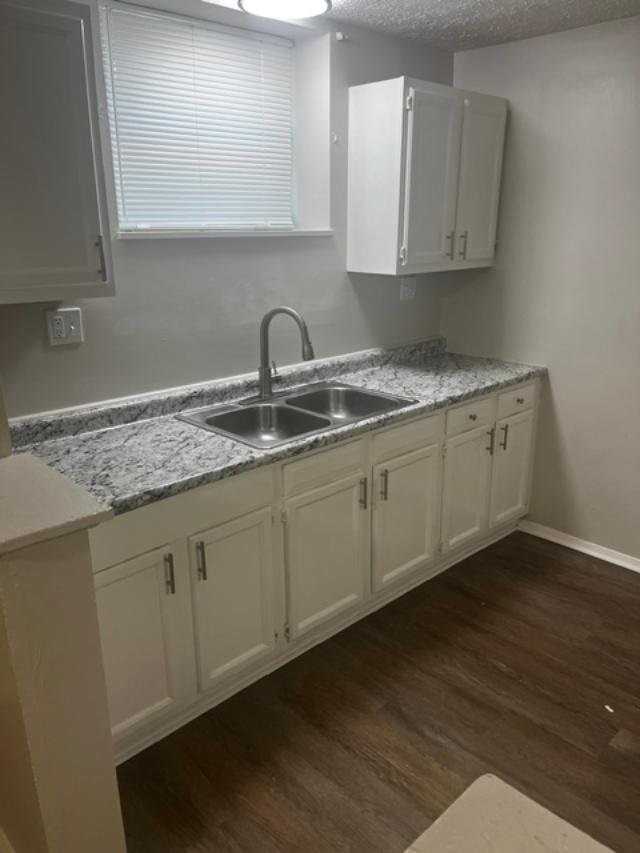 566 Glenwood Ave #5 - Photo 4 of 9