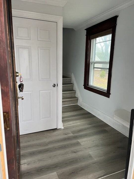 553 Britton Rd #UPPR - Photo 2 of 12