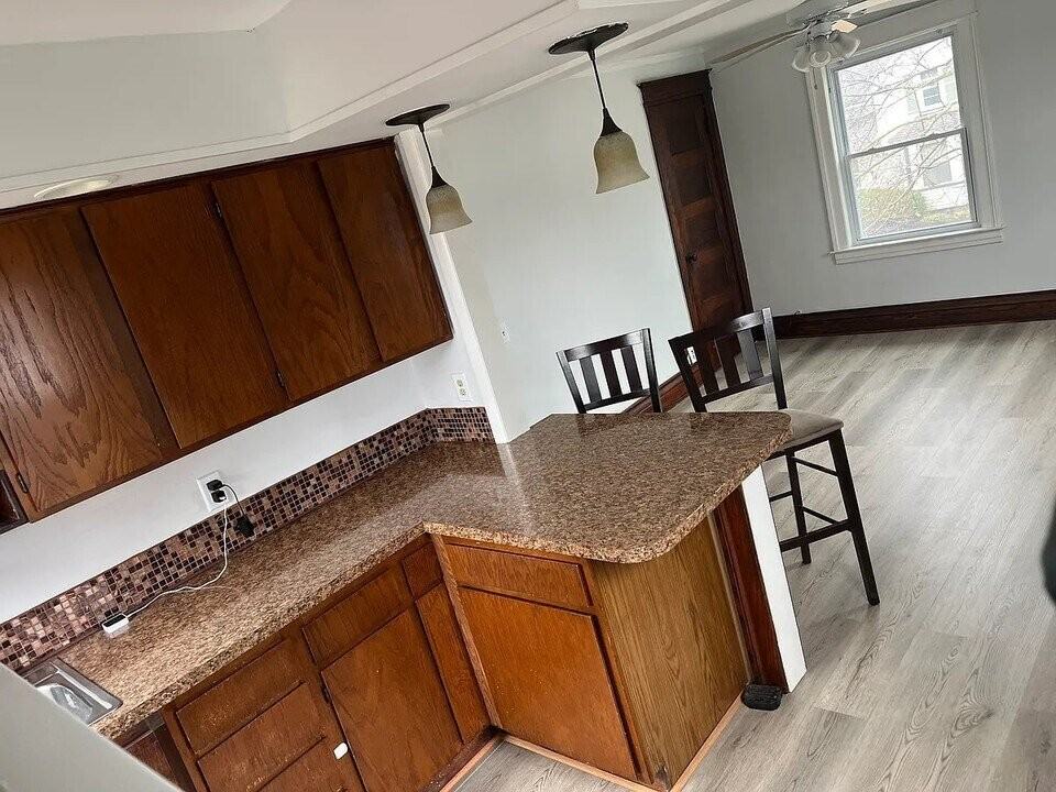 553 Britton Rd #UPPR - Photo 7 of 12
