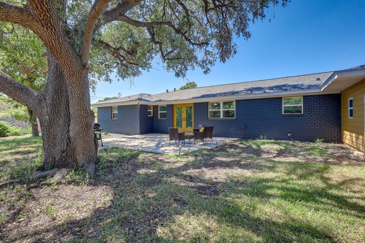 2601 Blue Jay Dr - Photo 2 of 17