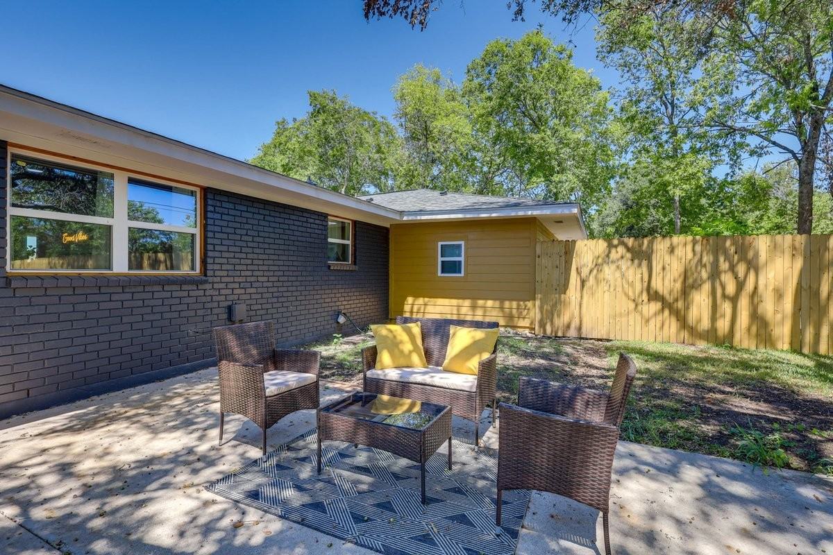 2601 Blue Jay Dr - Photo 4 of 17