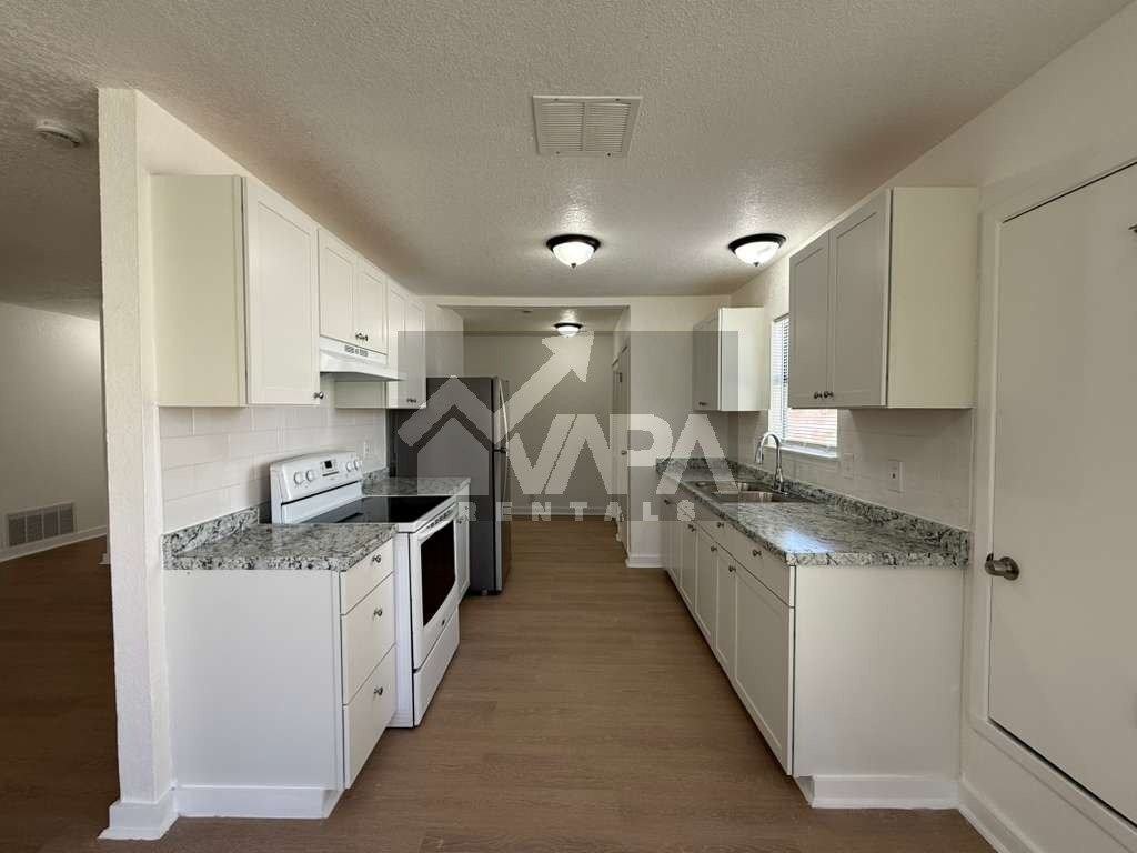 9315 Cliff Way St - Photo 6 of 20