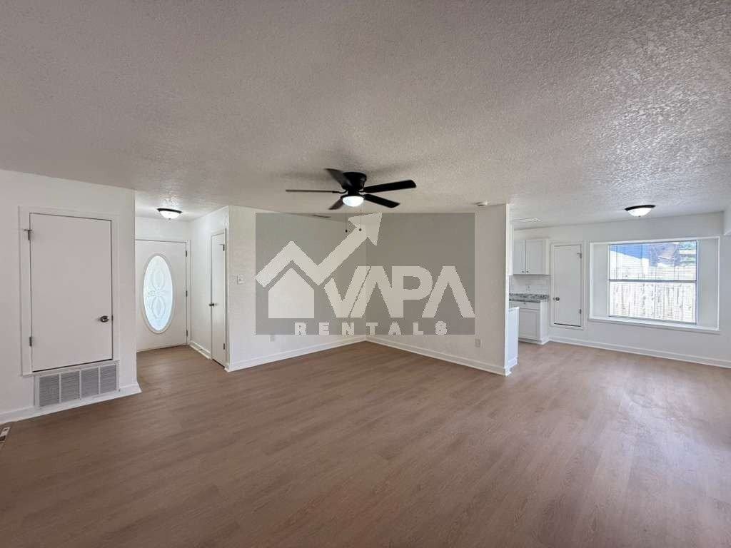 9315 Cliff Way St - Photo 7 of 20
