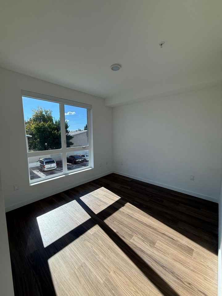 18900 Parthenia St #310 - Photo 4 of 6