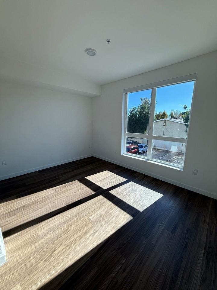 18900 Parthenia St #310 - Photo 6 of 6
