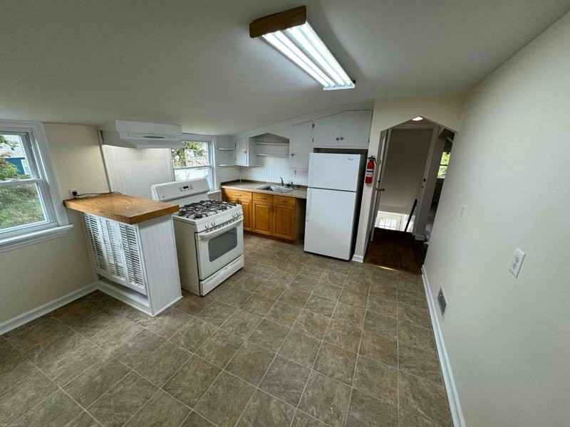 468 Lincoln Ave #2 - Photo 3 of 6