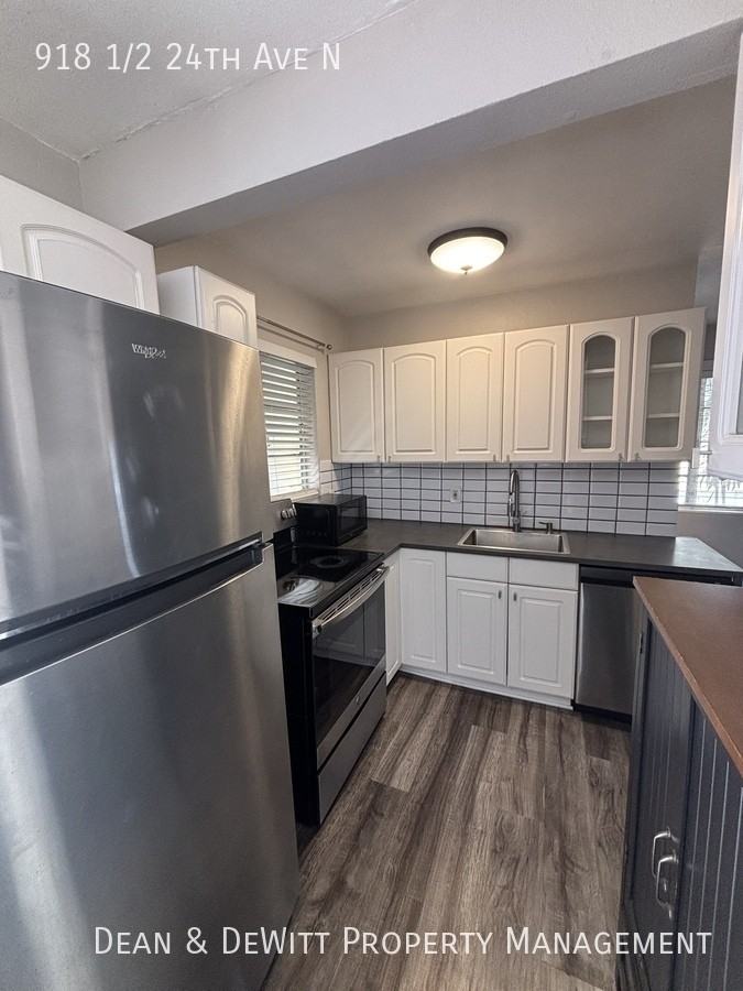 918 1/2 24th Ave N - Photo 3 of 15