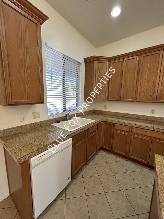 1194 W Rodriguez Rd - Photo 6 of 25