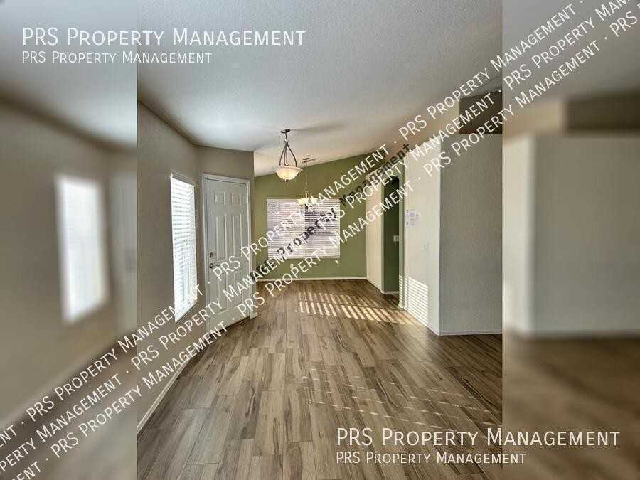 718 W Constitution Dr - Photo 3 of 28