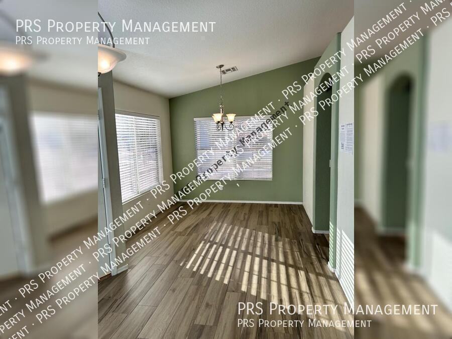 718 W Constitution Dr - Photo 4 of 28