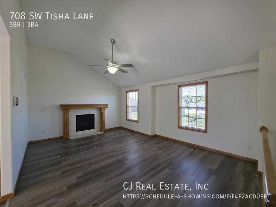 708 Sw Tisha Ln - Photo 2 of 12