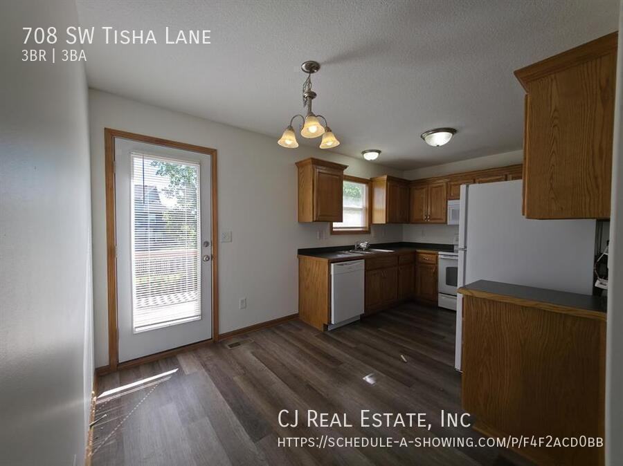 708 Sw Tisha Ln - Photo 4 of 12