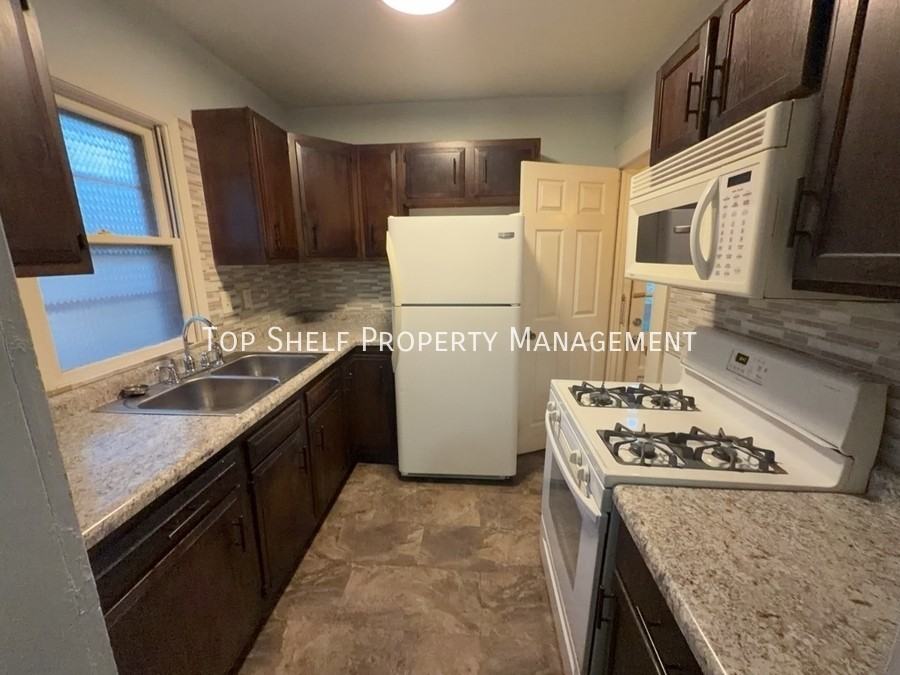718 25th St - Photo 3 of 21