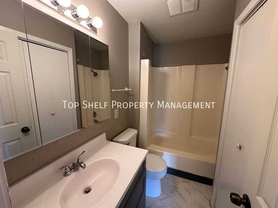 3810 Sw 12th St #2 - Photo 7 of 10