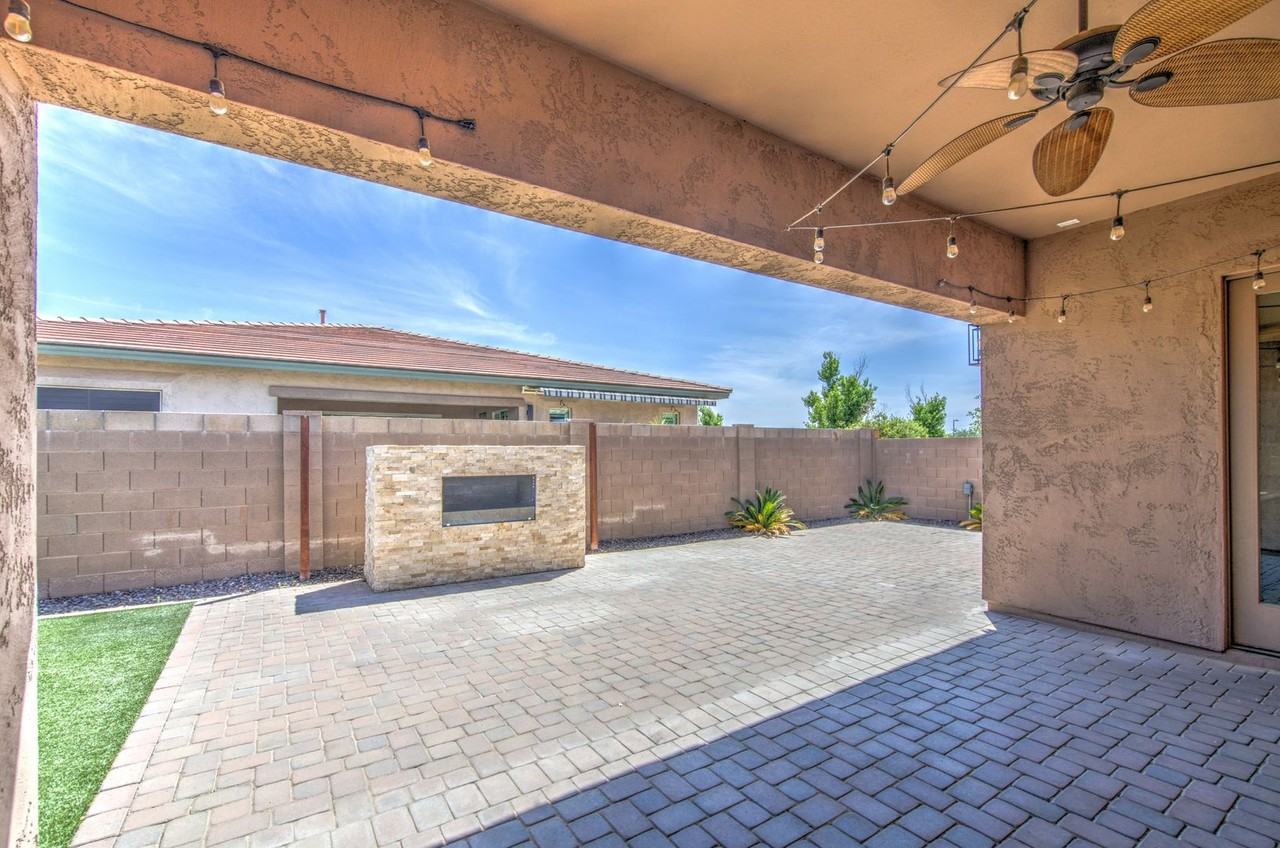 22689 E Munoz St - Photo 7 of 8
