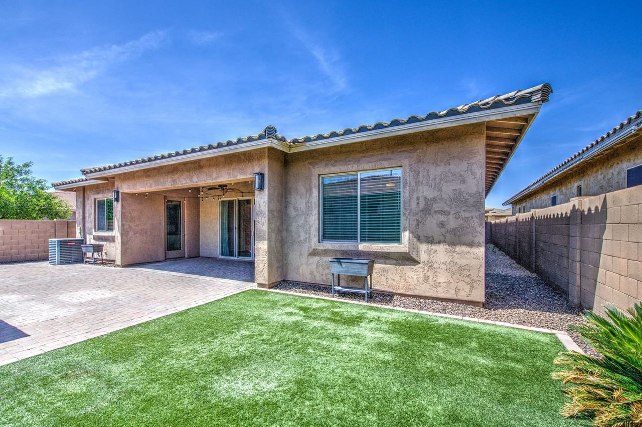22689 E Munoz St - Photo 7 of 8