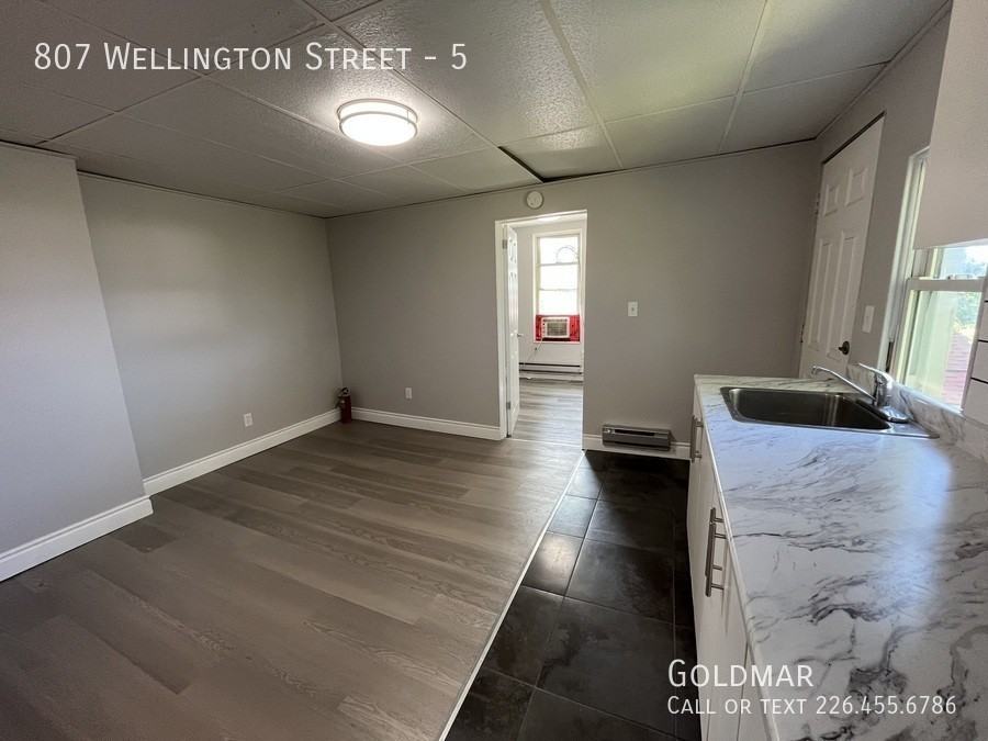 807 Wellington Ave #5 - Photo 3 of 12