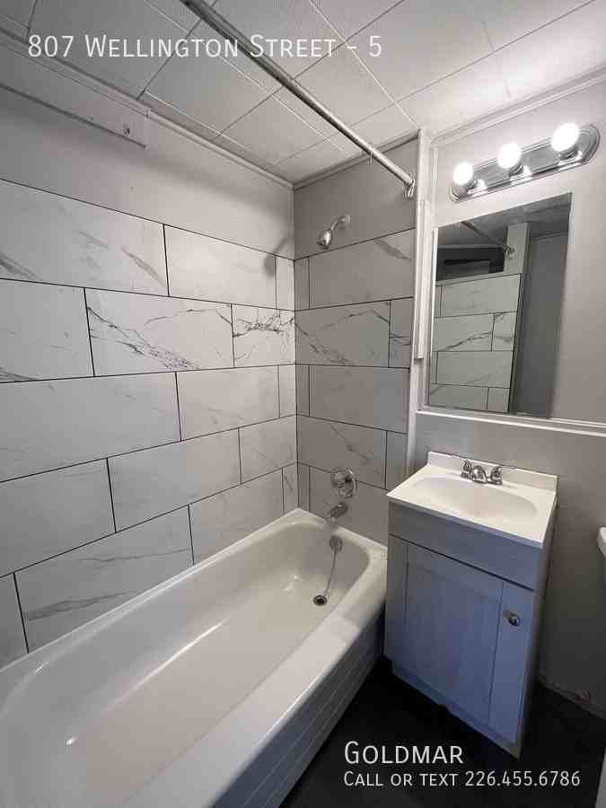 807 Wellington Ave #5 - Photo 5 of 12