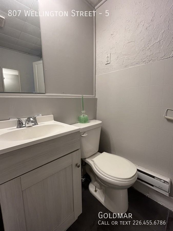 807 Wellington Ave #5 - Photo 7 of 12