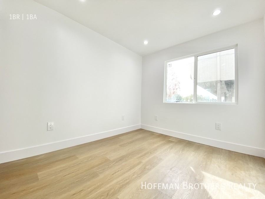 1017 Ocean Park Blvd #8 - Photo 5 of 10