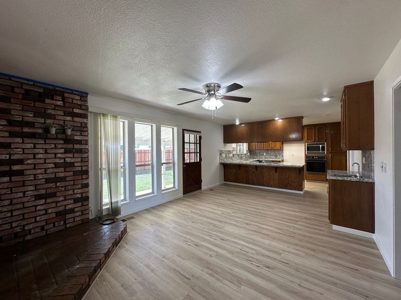 10680 Cleveland Ave - Photo 3 of 47