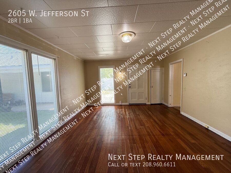 2605 W Jefferson St - Photo 3 of 12