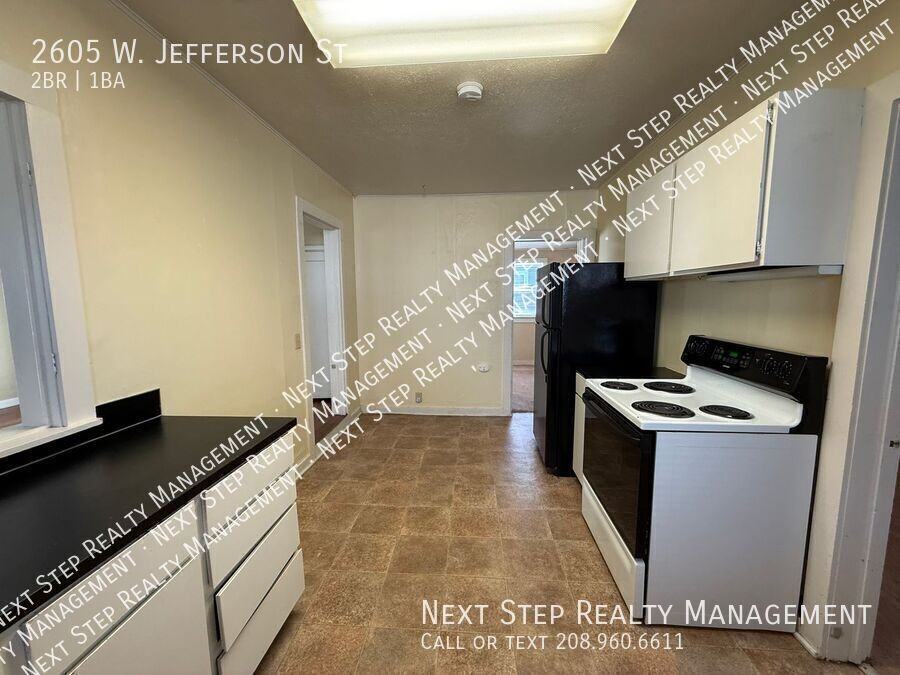 2605 W Jefferson St - Photo 5 of 12