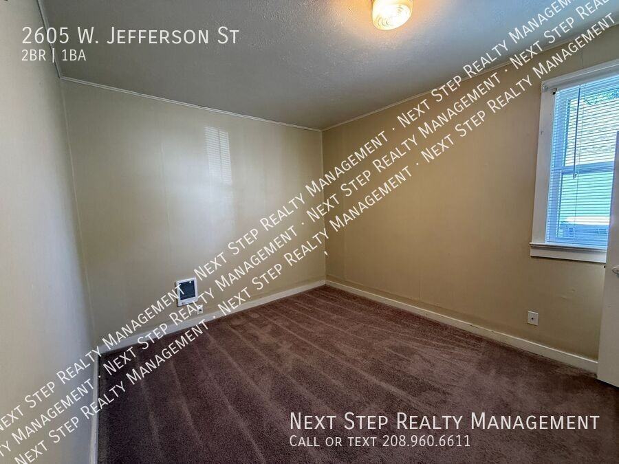 2605 W Jefferson St - Photo 6 of 12