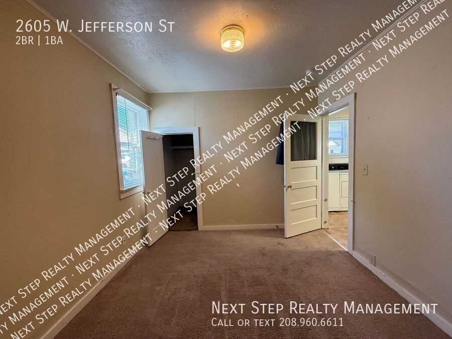 2605 W Jefferson St - Photo 7 of 12