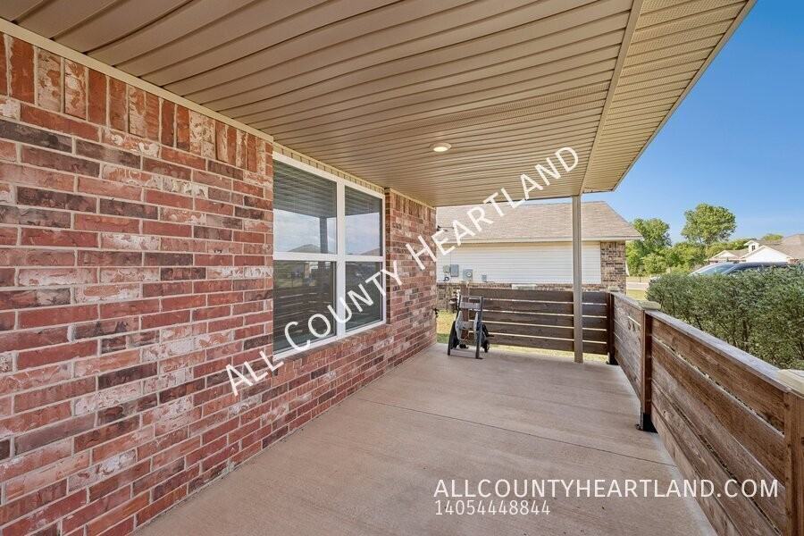 933 S Blackjack Ln - Photo 2 of 12